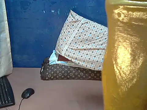 Snapshot of hotchilimom chatting on 11/23/25, 09:14 hotchilimom online show from 11/23/25, 09:14