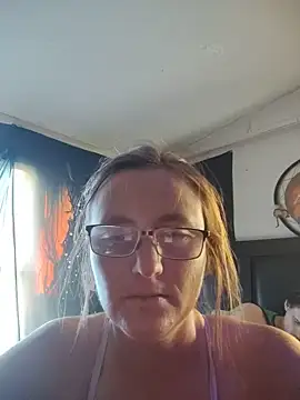 Snapshot of Queenle91 chatting on 05/22/26, 02:01 Queenle91 online show from 05/22/26, 02:01