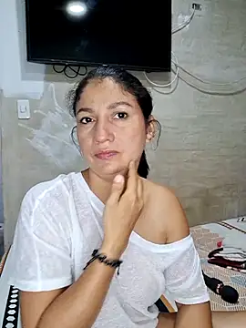 Snapshot of Rosa1079 chatting on 06/07/26, 03:32 Rosa1079 online show from 06/07/26, 03:32