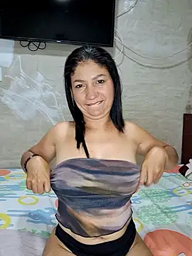 Snapshot of Rosa1079 chatting on 06/13/26, 04:21 Rosa1079 online show from 06/13/26, 04:21