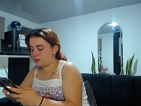 Snapshot of sweet_bella_29 chatting on 05/20/26, 03:02 sweet bella 29 online show from 05/20/26, 03:02