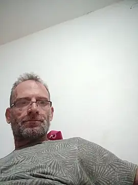 Snapshot of CulturedBus909 chatting on 06/18/26, 06:13 CulturedBus909 online show from 06/18/26, 06:13