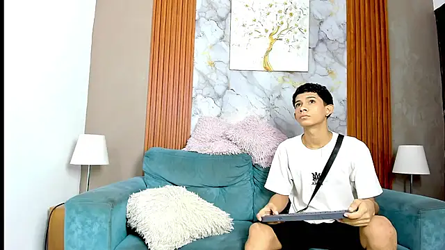 Snapshot of TWINKS_BOYSX chatting on 05/25/26, 01:17 TWINKS BOYSX online show from 05/25/26, 01:17