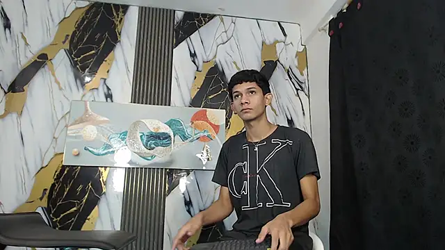 Snapshot of TWINKS_BOYSX chatting on 05/30/26, 01:19 TWINKS BOYSX online show from 05/30/26, 01:19