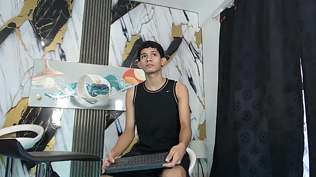 Snapshot of TWINKS_BOYSX chatting on 06/01/26, 01:13 TWINKS BOYSX online show from 06/01/26, 01:13