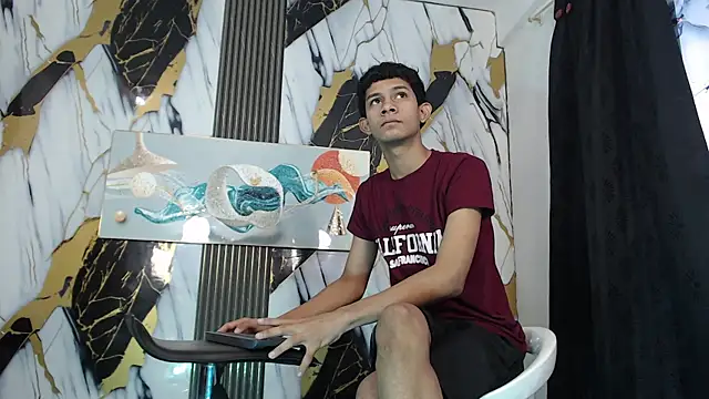 Snapshot of TWINKS_BOYSX chatting on 06/08/26, 03:34 TWINKS BOYSX online show from 06/08/26, 03:34