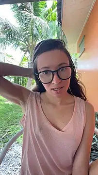 Snapshot of Mini_girl_do_it_better chatting on 05/15/26, 03:24 Mini girl do it better online show from 05/15/26, 03:24