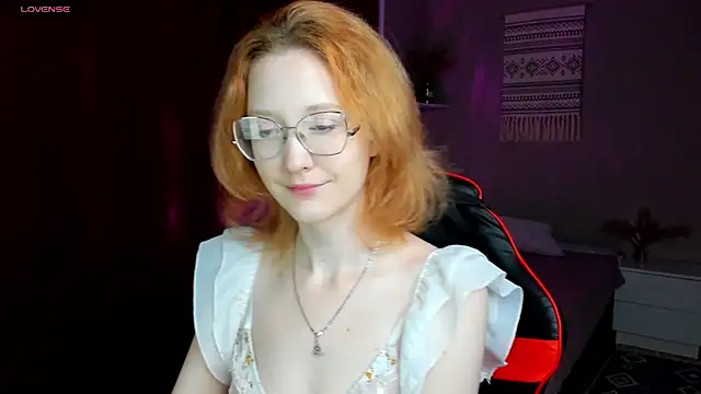 LunaTerry online show from 06/10/26, 07:40