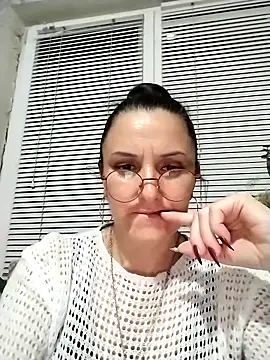 Snapshot of MillaMia45 chatting on 05/13/26, 07:33 MillaMia45 online show from 05/13/26, 07:33
