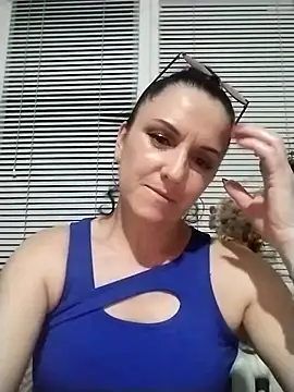 Snapshot of MillaMia45 chatting on 05/16/26, 07:12 MillaMia45 online show from 05/16/26, 07:12