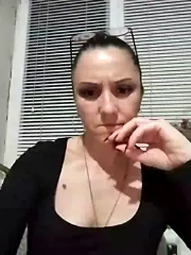 Snapshot of MillaMia45 chatting on 05/17/26, 07:21 MillaMia45 online show from 05/17/26, 07:21