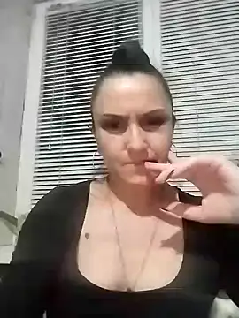 Snapshot of MillaMia45 chatting on 05/18/26, 07:41 MillaMia45 online show from 05/18/26, 07:41