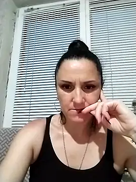 Snapshot of MillaMia45 chatting on 05/23/26, 05:50 MillaMia45 online show from 05/23/26, 05:50