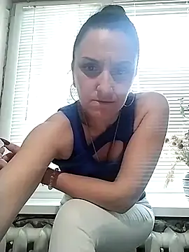 Snapshot of MillaMia45 chatting on 05/24/26, 03:17 MillaMia45 online show from 05/24/26, 03:17