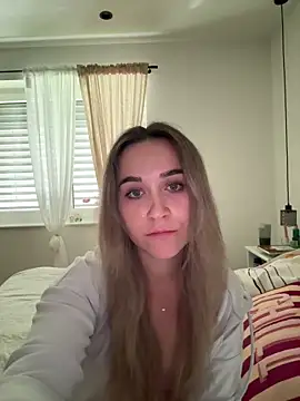 LillyStarr online show from 05/26/26, 03:30