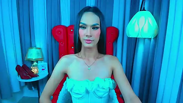 Estella Hilton online show from 06/01/26, 08:16