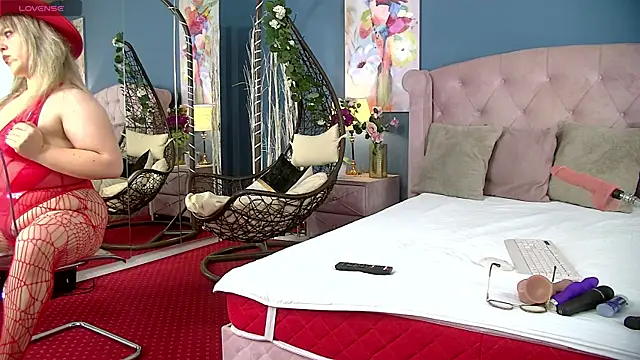 ZoeSkyee online show from 07/11/26, 09:16