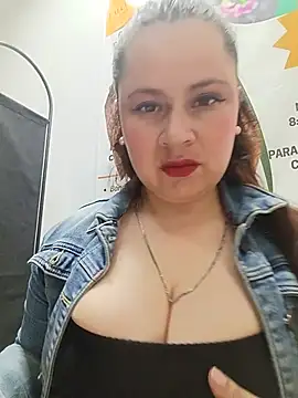 Snapshot of VANESSA__28 chatting on 05/30/26, 01:30 VANESSA 28 online show from 05/30/26, 01:30