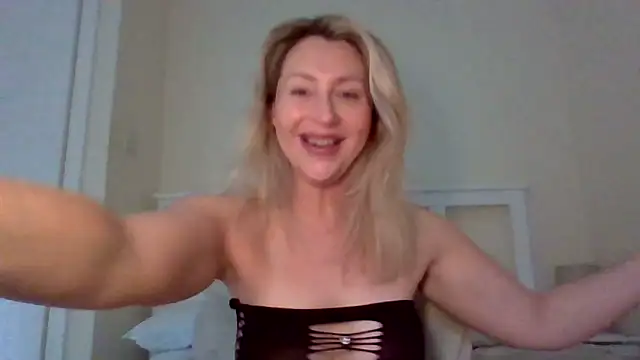 Snapshot of Babe_blond chatting on 06/03/26, 08:06 Babe blond online show from 06/03/26, 08:06