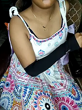 Snapshot of Tamil__Thara003 chatting on 05/28/26, 07:00 Tamil Thara003 online show from 05/28/26, 07:00