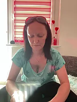 LindaLee90 online show from 07/25/26, 02:36