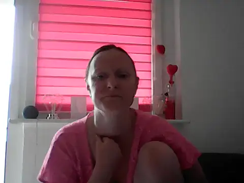 LindaLee90 online show from 07/26/26, 11:50
