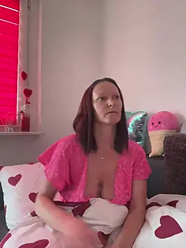 LindaLee90 online show from 07/28/26, 06:20