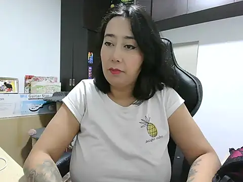 Snapshot of saramaSS chatting on 05/24/26, 11:10 saramaSS online show from 05/24/26, 11:10