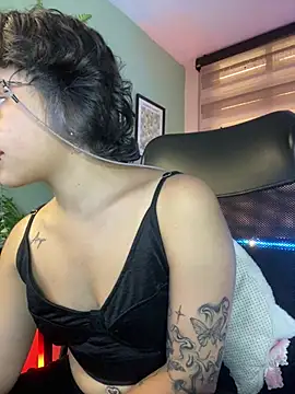 Snapshot of Lusiana__ chatting on 05/27/26, 01:30 Lusiana online show from 05/27/26, 01:30