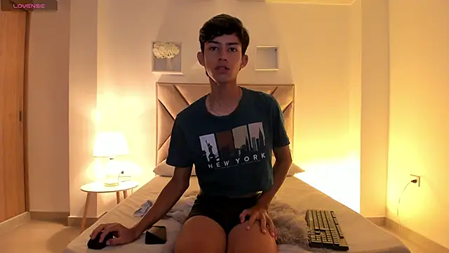 Snapshot of Baby_noahtt chatting on 06/01/26, 01:57 Baby noahtt online show from 06/01/26, 01:57