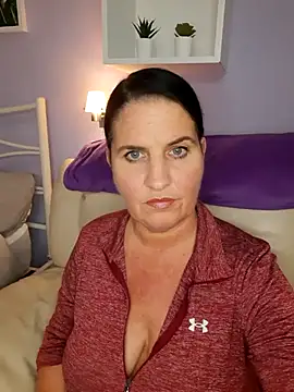 Snapshot of Velvet-Milf chatting on 05/16/26, 07:49 Velvet-Milf online show from 05/16/26, 07:49