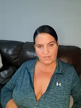 Snapshot of Velvet-Milf chatting on 05/17/26, 05:38 Velvet-Milf online show from 05/17/26, 05:38