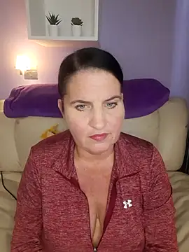 Snapshot of Velvet-Milf chatting on 05/18/26, 09:37 Velvet-Milf online show from 05/18/26, 09:37
