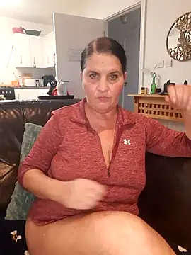 Snapshot of Velvet-Milf chatting on 06/19/26, 04:00 Velvet-Milf online show from 06/19/26, 04:00