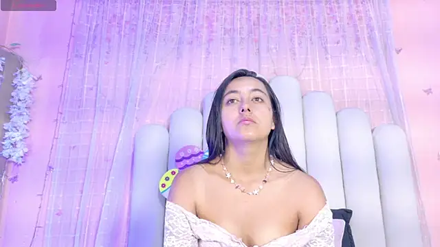 Hollyyqueen  online show from 07/03/26, 07:53