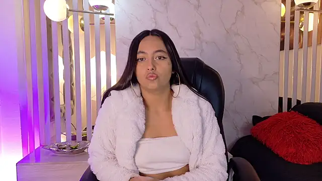 Hollyyqueen  online show from 07/27/26, 11:34