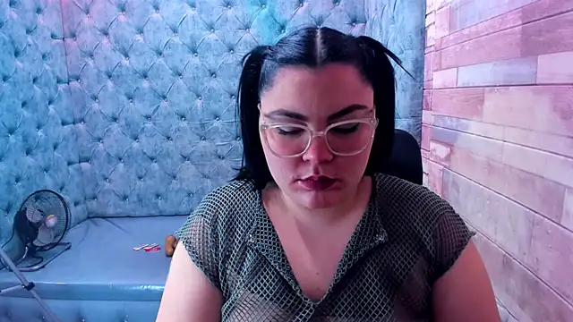 Snapshot of Sweet_Nova_ chatting on 05/19/26, 11:49 Sweet Nova online show from 05/19/26, 11:49