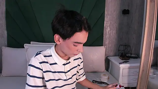 Snapshot of Andy_vergara1 chatting on 05/16/26, 12:04 Andy vergara1 online show from 05/16/26, 12:04