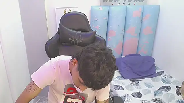 Snapshot of liam_play chatting on 06/09/26, 09:48 liam play online show from 06/09/26, 09:48