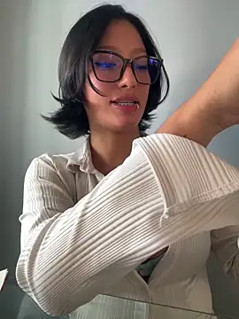 Snapshot of yazmin_rouse_ chatting on 06/01/26, 05:03 yazmin rouse online show from 06/01/26, 05:03