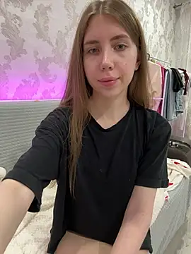 EvaAkiins online show from 06/02/26, 06:43