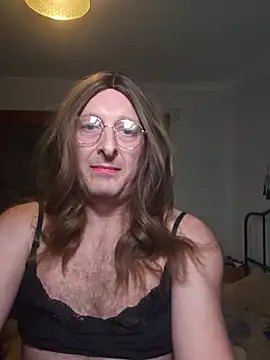 Snapshot of Heidixox69 chatting on 05/15/26, 02:40 Heidixox69 online show from 05/15/26, 02:40