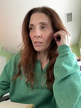 Snapshot of Raevyn chatting on 05/26/26, 05:53 Raevyn online show from 05/26/26, 05:53