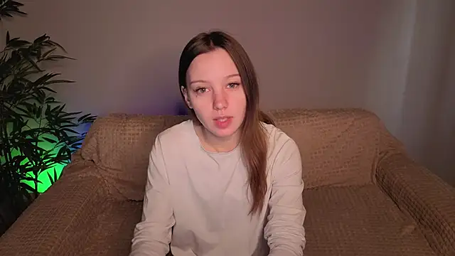 Snapshot of lolytaberry chatting on 05/18/26, 01:35 lolytaberry online show from 05/18/26, 01:35