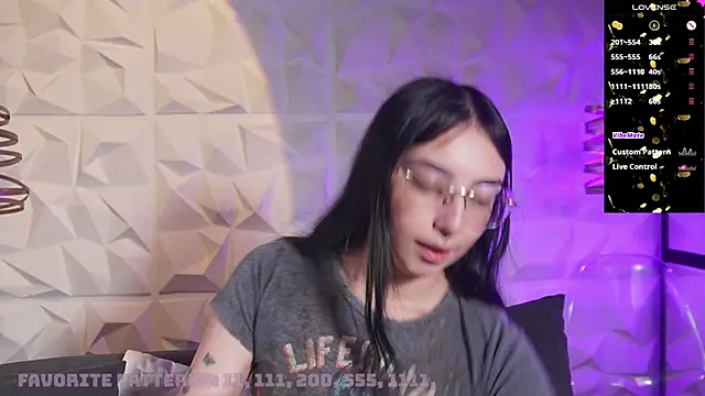 Snapshot of zara_bliss chatting on 05/26/26, 11:06 zara bliss online show from 05/26/26, 11:06