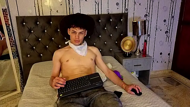 Snapshot of LoganSteel_ chatting on 05/16/26, 06:10 LoganSteel online show from 05/16/26, 06:10