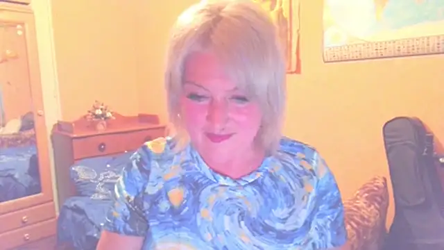 Snapshot of MollyyJoyy chatting on 05/25/26, 06:36 MollyyJoyy online show from 05/25/26, 06:36