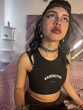 AntonellaCooper Pink online show from 07/13/26, 10:34