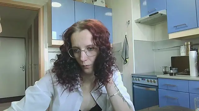 Snapshot of Lucy_Crystal chatting on 05/31/26, 02:57 Lucy Crystal online show from 05/31/26, 02:57