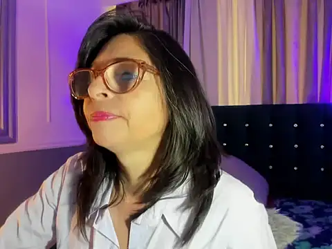 Snapshot of lena_gray chatting on 05/18/26, 02:12 lena gray online show from 05/18/26, 02:12